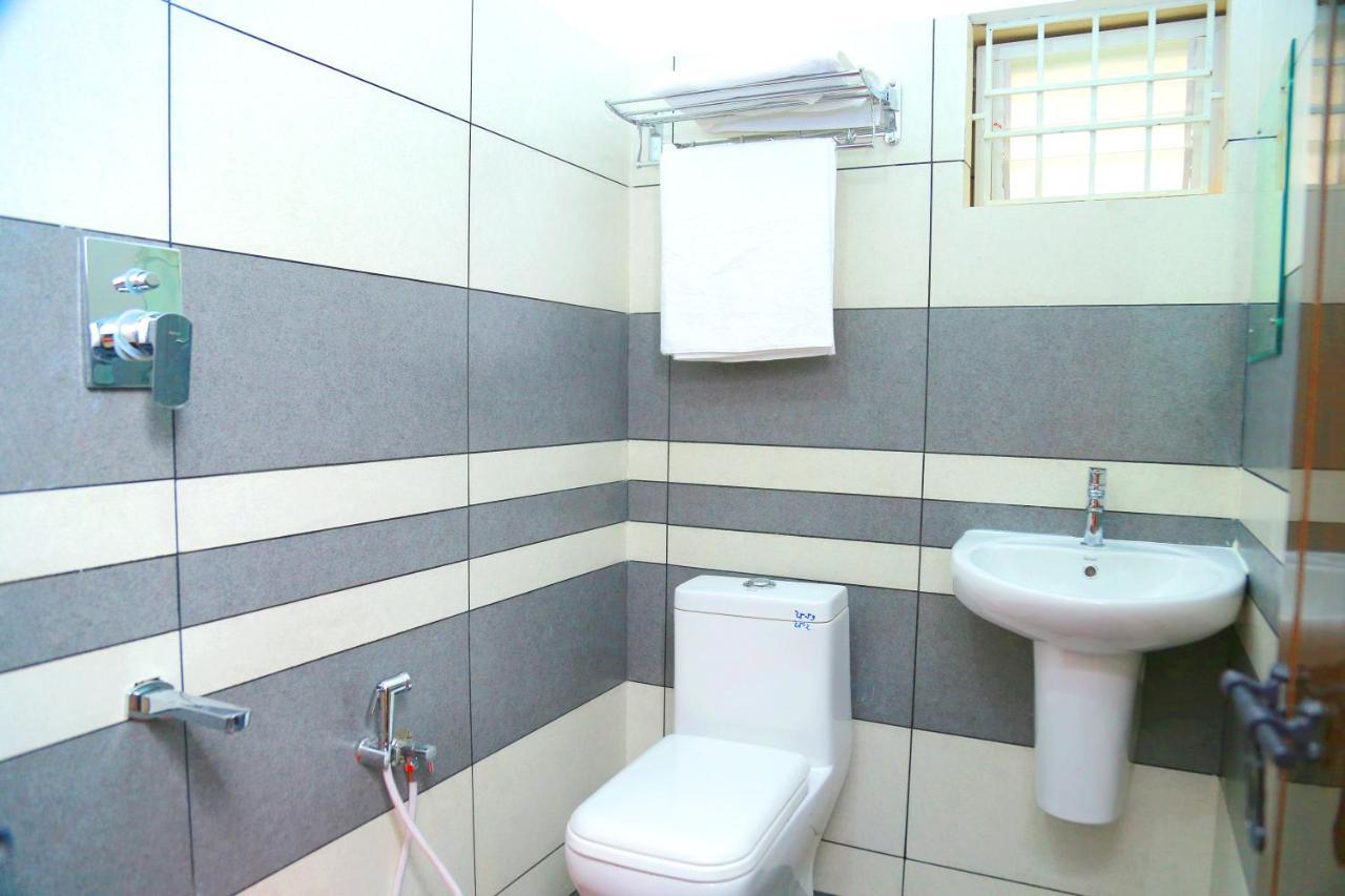 Metro Residency Hotel Kochi Luaran gambar